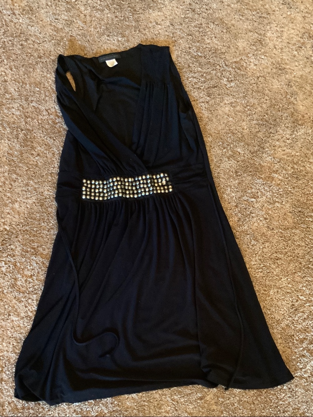 Black flowy Summer dress 👗 with embellished waist and crisscross front.